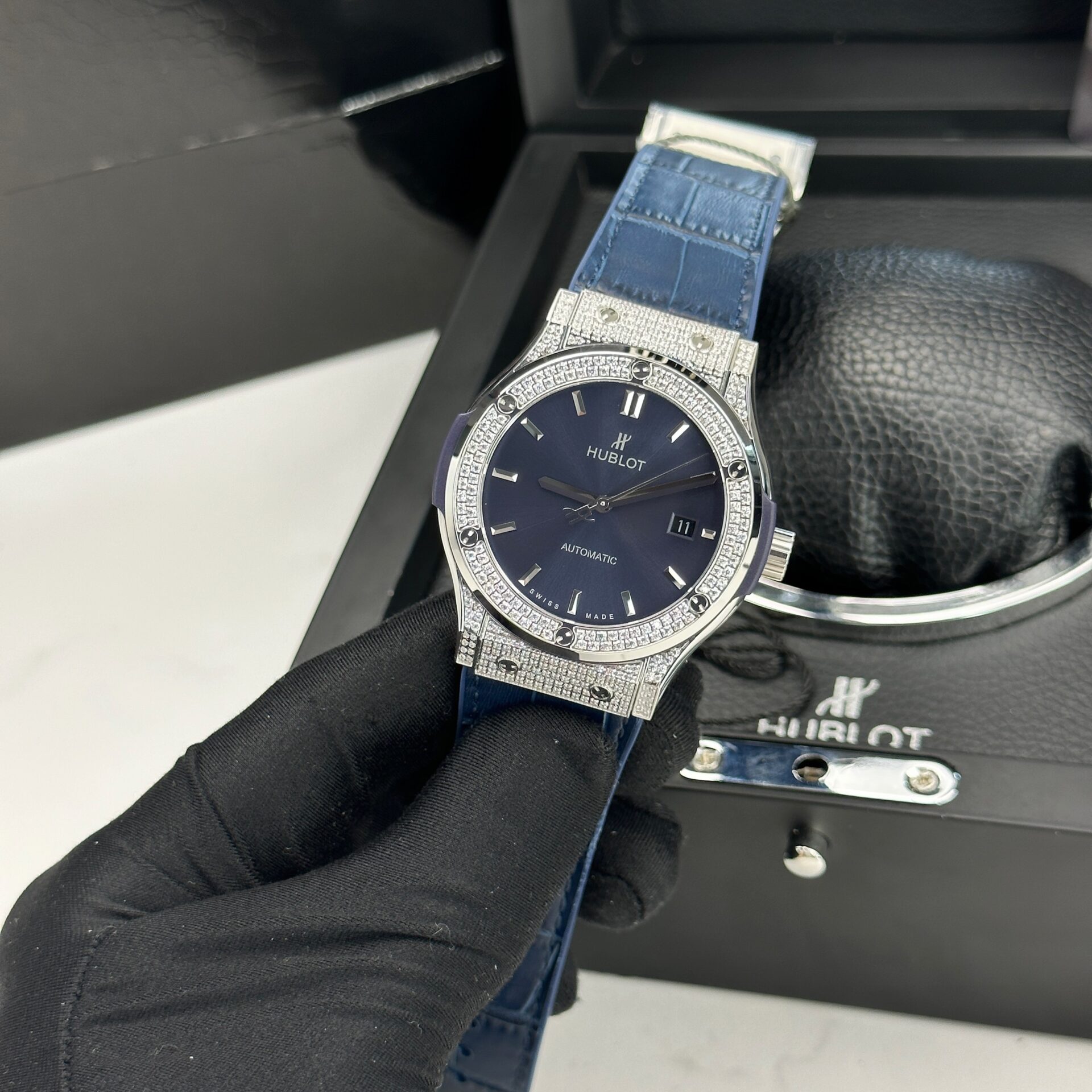 Đồng Hồ Hublot Đính Đá Nam Classic Fusion Màu Xanh Blue HBF 42mm - DWatch  Luxury