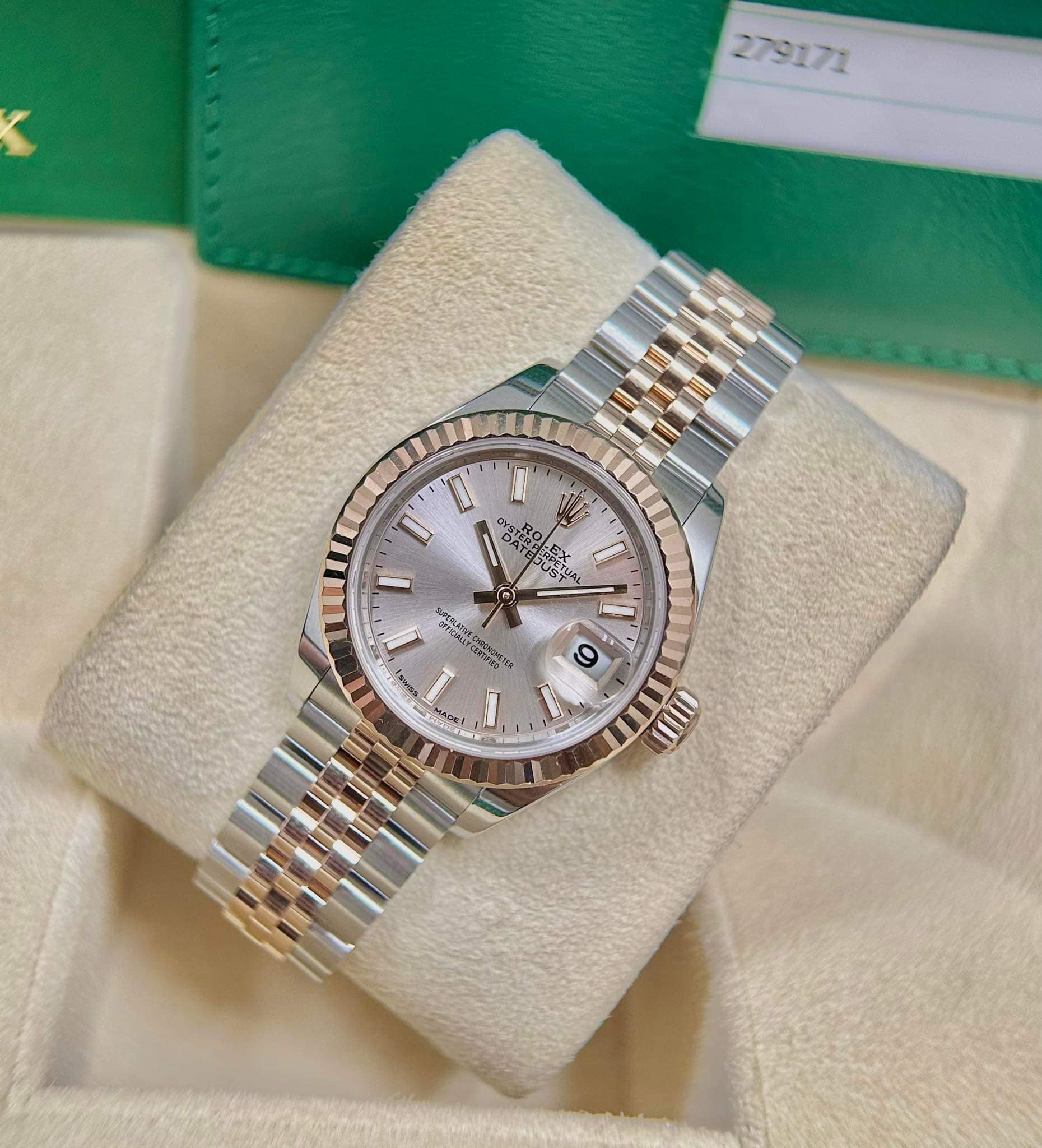 Ngắm nhìn vẻ đẹp sắc nét, quý phái của đồng hồ Rolex Lady-Datejust 279171