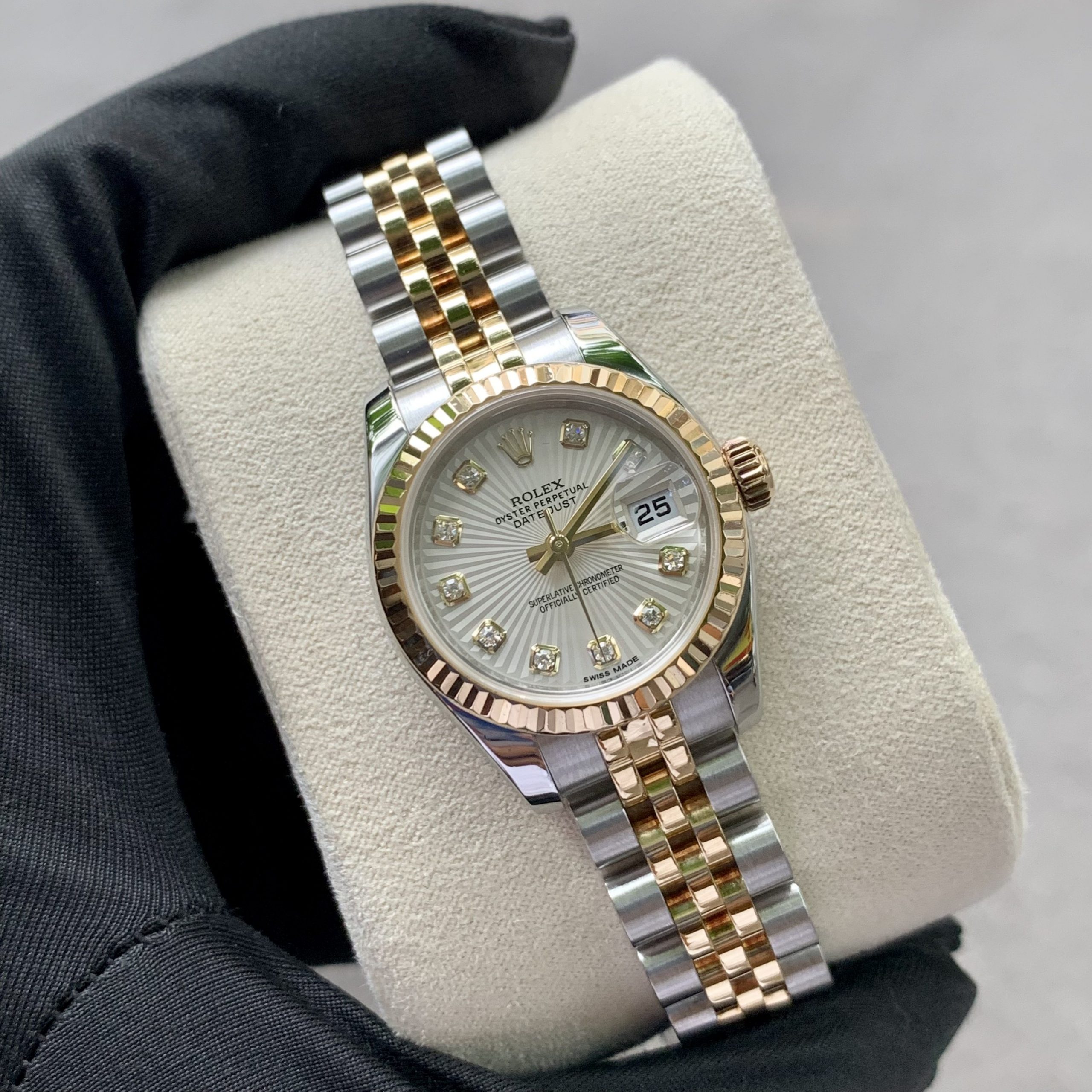 Đồng hồ Nữ Rolex Datejust 179173 mặt trắng ngà sọc quạt cọc số kim cương  demi vàng 18k chính hãng Thụy Sỹ - Mua Đồng Hồ